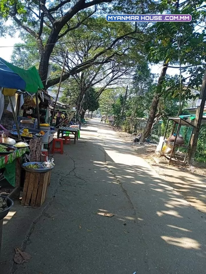 အရှေ့ဒဂုံရှိ ရေမီးအပါ လုံးချင်းအရောင်းလေးပါ