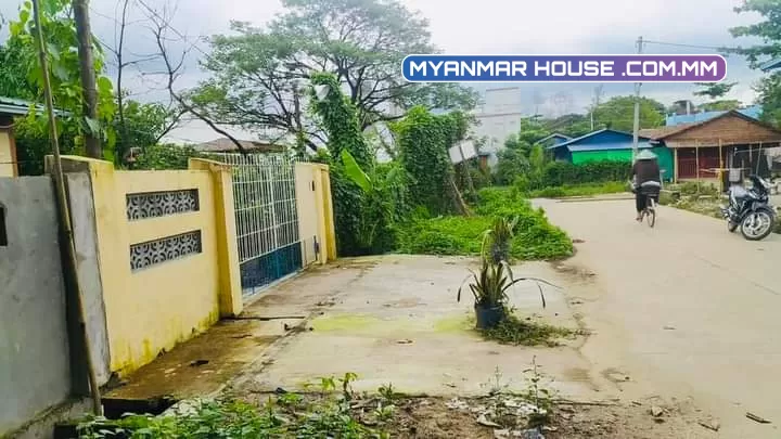 အရှေ့ဒဂုံရှိရေမီးအစုံတစ်ထပ်အရောင်းလေးပါ