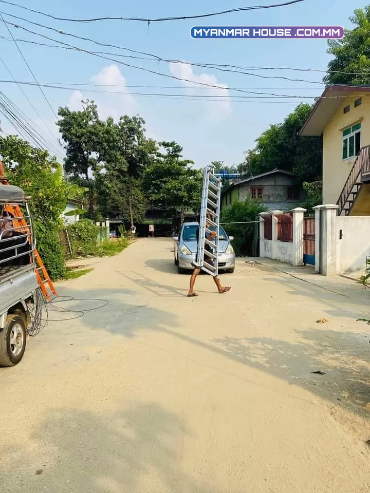 တောင်ဒဂုံရှိ လုံးချင်းအရောင်းလေးပါ