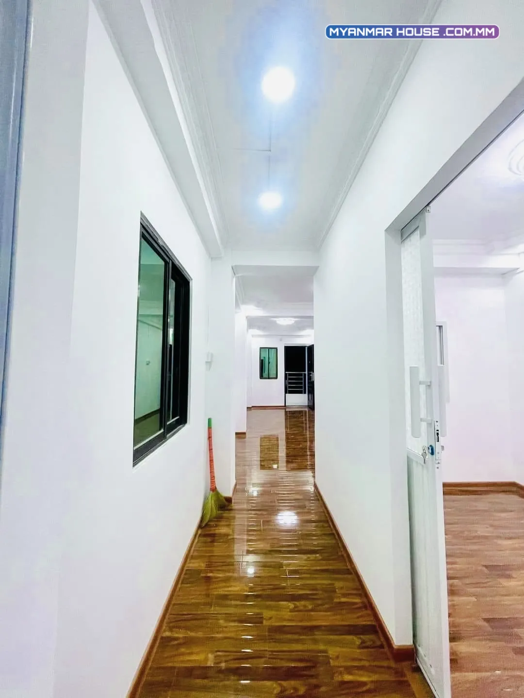 သာကေတ Fortune Plaza အနီး 12 ပေခွဲ 55 ပေ ဒုတိယထပ် အမြန်ရောင်းမည်