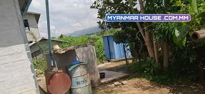 တောင်ကြီးခရိုင် အေးသာယာမြို့ ၁၁ရပ်ကွက် ကခြံနှင့်အိမ်  ရောင်းပေးမယ်ရှင့်  ပေ 40×60 ပိူင်ဆိုင်မူ့ ဂရန်မြေ  ကားဝင်ထွက်ကောင်း သရဖီလမ်းဘေး  အိမ်ပါ  တစ်ထပ် /အရူပ်အရှင်းကင်း  ဈေး သိန်း၃၅၀ပါ 
