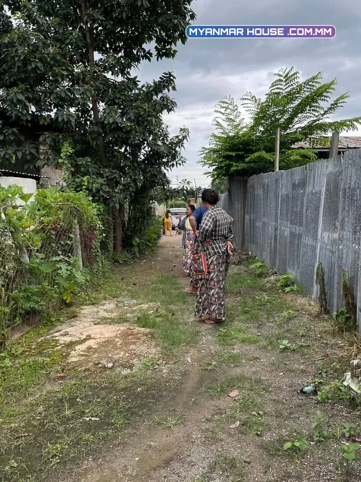 ဟိုပုံးၿမိဳ့ ၿမိဳ့ဦးရပ္ကြက္  ေပ 50'x60'  အိမ္ ပါ ပတ္ကားအိမ္ သာ ေရးမီးအစုံ  💸$170  📞 09428226520