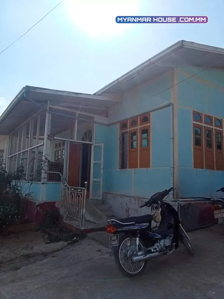 အိမ်အပါခြံအရောင်းလေးနဲ့မိတ်ဆက်ပေးပါရစေ  စီးပွားရေးမြို့တော်ဖြစ်တဲ့ အောင်ပန်းမြို့လေးမှာ  ခြံအကျယ်အဝန်း (၁၀၀x၆၀)ပေရှိတဲ့ အိမ်အပါမြေကွက်လေးရောင်းပါမယ်ရှင့် တထပ်တိုက်လေး ၂ လုံး/ဈေးနူန်း👉🏻👉🏻၁၈၀၀(ညှိနိူင်း)