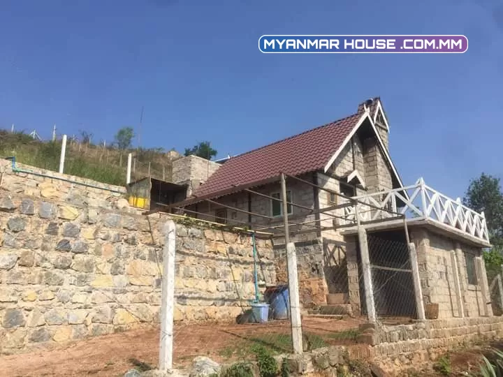ကျောင်းကြီးစု 100% Ktv နားက ဒီအိမ်နဲ့ခြံလေးအမြန်ရောင်းချင်ပါတယ် အရင်ဈေးထက်လျော့ပြီး  (385 )သိန်း အပိတ်လိုချင်ပါတယ် 