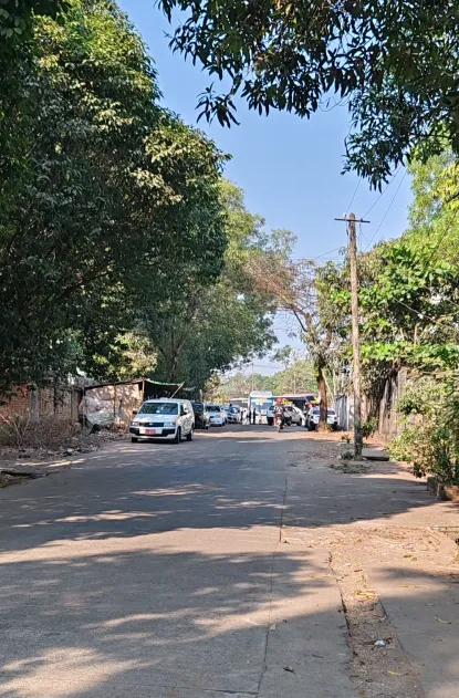 ကွန်တိန်နာ၊တွဲကားအ၀င်ထွက်ရလုပ်ငန်းသုံ‌းမြေကွက်