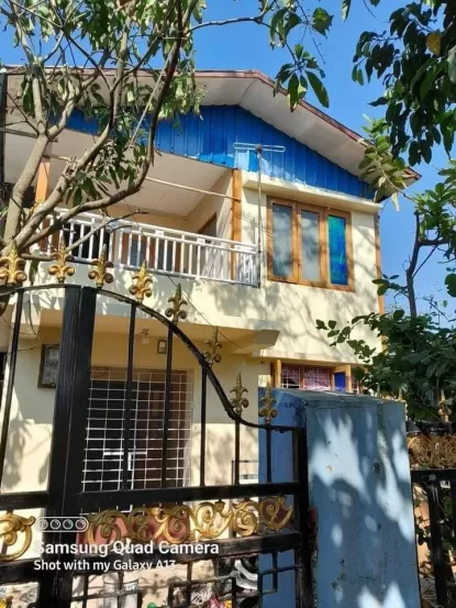 တောင်ဒဂုံရှိ နှစ်ထပ်တိုက် လုံးချင်းအရောင်းလေးပါ