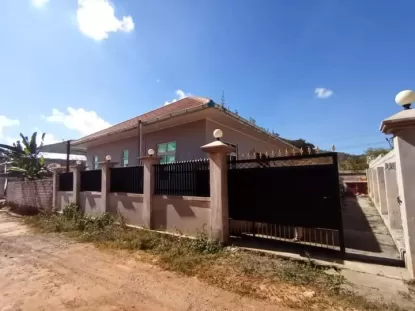 အိမ်ရောင်းမည် နေရာ- ကံကြီးနယ်မြေ (၂) မသက်ထမင်းဆိုင် နောက်ကျောဘက်/ဈေး-သိန်း 1500 လျော့တင်းပါးပါးရှိပါမယ်