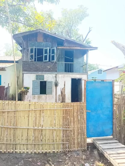 အိမ်နှင့် ခြံ လုံးချငး်အိမ် ပေ ၂၀ ပေ၆၀ ရောင်းရန်