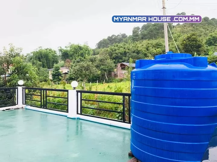 ⛰ေတာင္တန္းေတွၾကားက စံအိမ္ႀကီး 🏡   အိုးစည္ေတာင္ ၊ ကဆုန္ေတာင္ႀကီးေတွပတ္လည္ဝိုင္းေနတဲ့ က ‌ေလာၿမိဳ့အနားက အလွဆုံးျမင္းကရြာမွာ တည္ရွိတာျဖစ္ပါတယ္။💰ေရာင္းေစ်း : သိန္း ၂၀၀၀ 💰