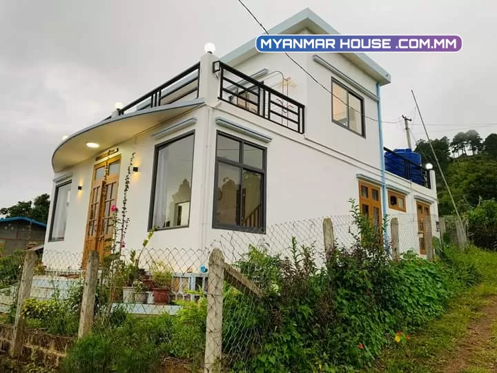 ⛰ေတာင္တန္းေတွၾကားက စံအိမ္ႀကီး 🏡   အိုးစည္ေတာင္ ၊ ကဆုန္ေတာင္ႀကီးေတွပတ္လည္ဝိုင္းေနတဲ့ က ‌ေလာၿမိဳ့အနားက အလွဆုံးျမင္းကရြာမွာ တည္ရွိတာျဖစ္ပါတယ္။💰ေရာင္းေစ်း : သိန္း ၂၀၀၀ 💰