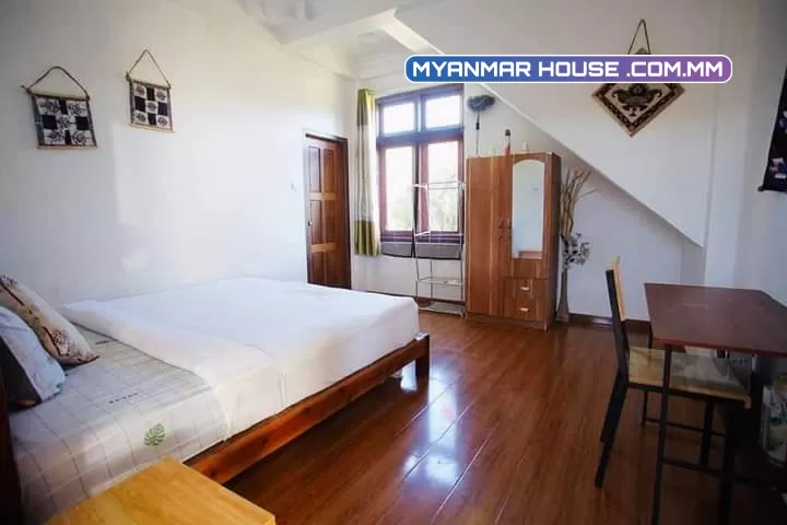 ⛰ေတာင္တန္းေတွၾကားက စံအိမ္ႀကီး 🏡   အိုးစည္ေတာင္ ၊ ကဆုန္ေတာင္ႀကီးေတွပတ္လည္ဝိုင္းေနတဲ့ က ‌ေလာၿမိဳ့အနားက အလွဆုံးျမင္းကရြာမွာ တည္ရွိတာျဖစ္ပါတယ္။💰ေရာင္းေစ်း : သိန္း ၂၀၀၀ 💰