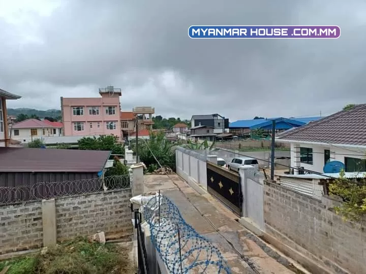 တောင်ကြီးမြို့ ဘုရားဖြူနယ်မြေ(၄) လွယ်ခမ်းလမ်းသွယ်(၁၀)‌ ပေအကျယ် 50×33 သိန်း 650 အလျော့အတင်းပါးပါး အုတ်တံတိုင်းခတ်ပြီးသားနော်