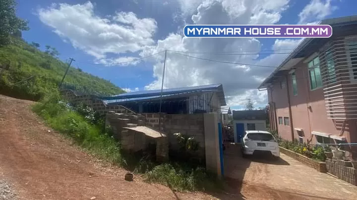 ေက်ာင္းႀကီးစု (ဖရဲ)ရပ္ကြက္ ပုံစံ(၁၀၅)ပါလမ္းေထာင့္ နံကပ္ တထပ္ လက္ရွိကာလ ေခၚေစ်း သိန္း(၅၅၀)ေလ်ာ့တင္းကို ပိုင္ရွင္ ႏွင့္ ထပ္ညႇိပါဗျ