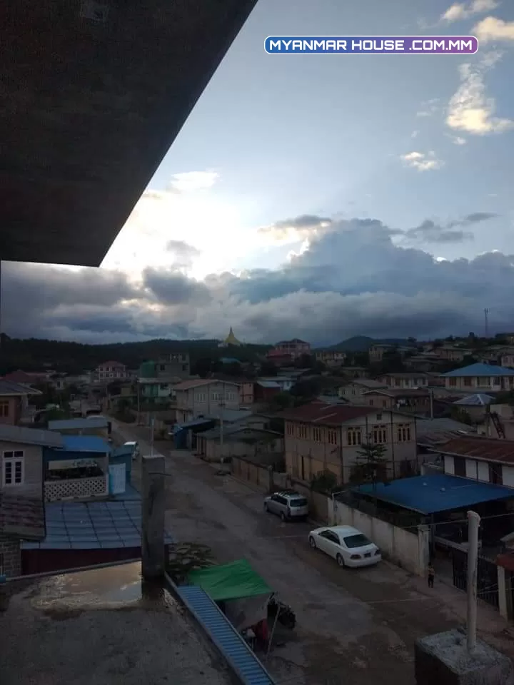 အောင်ပန်းမြို့ ညောင်ပင်ထောင်လမ်းဝင် ရက်ကွက် ၃ ရောင်းရန် နှစ်(၃၀)ဂရံမြေ မြေအကျယ် ၆၀×၆၀ ပတ်လယ် ဈေး =၃၅၀၀သိန်း ညှိနိူင် 