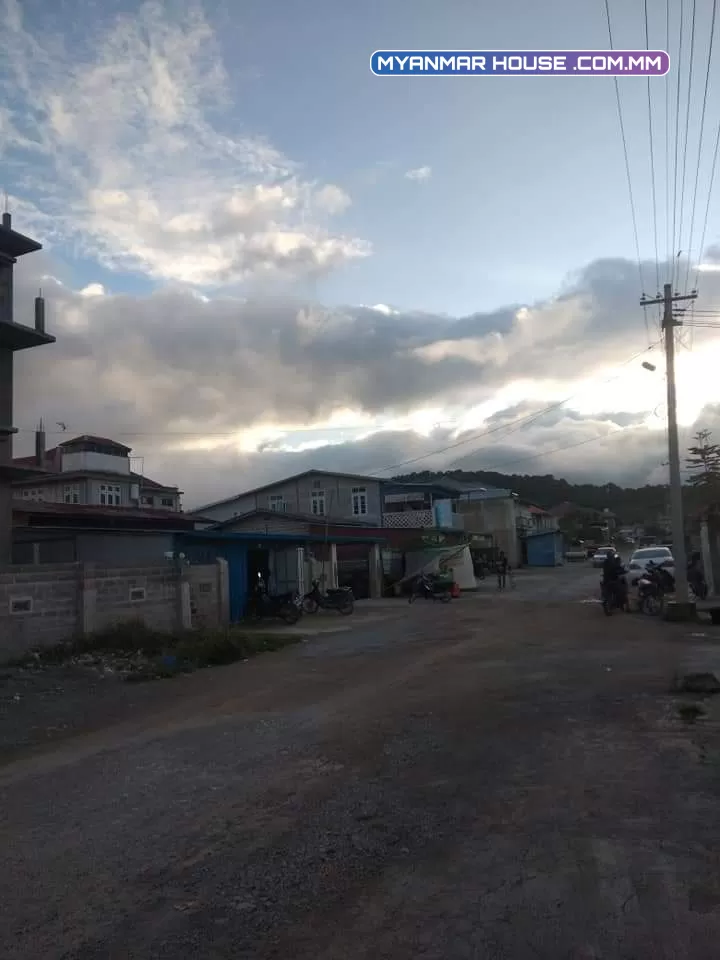 အောင်ပန်းမြို့ ညောင်ပင်ထောင်လမ်းဝင် ရက်ကွက် ၃ ရောင်းရန် နှစ်(၃၀)ဂရံမြေ မြေအကျယ် ၆၀×၆၀ ပတ်လယ် ဈေး =၃၅၀၀သိန်း ညှိနိူင် 