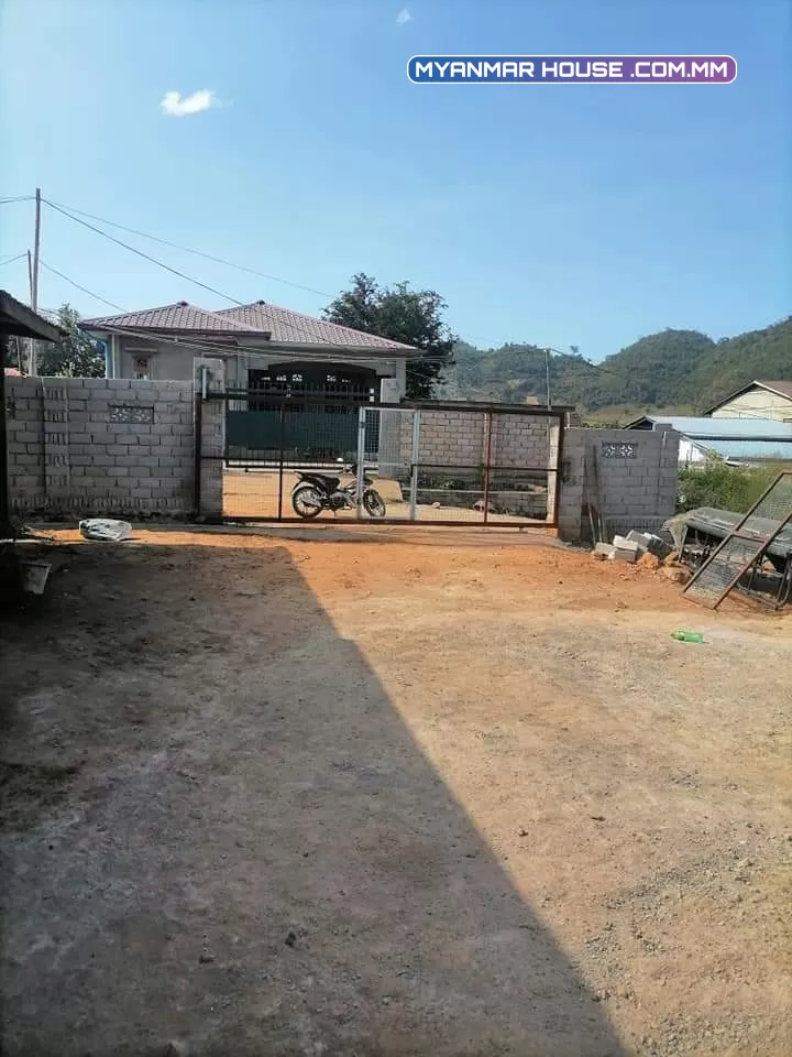 ရပ်ကွက် ၉ နယ်မြေ ၂  လမ်းသာ လူစည် ရေမီးစုံ ( အဝီစီတွင်း)  နှင်းငွေရည်လမ်း  ပေ ၆၀ ' ၉၇ သိန်း ၉၀၀ အလျော့အတင်း