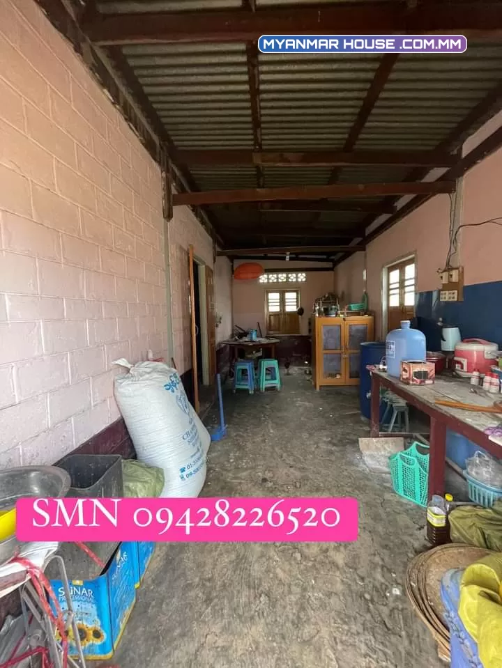 ဟိုပုံးမြို့  မြို့ဦးရပ်ကွက်  အထက ၁ လမ်း မြို့ဦးရပ်ကွက်ရုံနှင့်မျက်နှာချင်းဆိုင်  ပေအကျယ် မျက်နှာစာ ပေ၅၅ အလျှား ၈၅ ပေ/ဈေးနူန်း သိန်း ၁၁၀၀