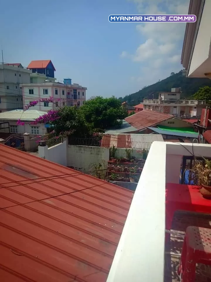 တောင်ကြီးမြို့.ရှမ်းကွင်းအဝင်လမ်းမကြီးဘေး  မျက်နာစာ.60.80ပေအကျယ်ရှိ  တစ်ထပ်ခွဲအိမ်လှလှလေးရောင်းမယ်နော်၊ရောင်းဈေး.(3200)သိန်း  ပိုင်ဆိုင်မှု့စာရွက်စာတန်း. ဂရံပါရှိ  ပိုင်ရှင်တိုက်ရိုက်ဈေးညိနှိုင်းရ