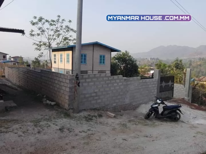 တောင်ကြီး၊‌ကျောက်တလုံးလမ်းမနှင့် ပေ 250'အကွာ၊  ✅ကောင်ရွေရွာမြေ၊ ✅ပေ 40'*60'၊ ✅အိမ် ပေအကျယ် 16'*20'၊ ✅သိန်း 500