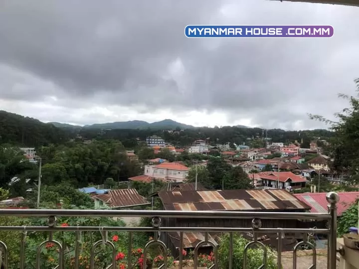 ❗ကလောမြို့ City View ကို ခံစားရမယ့်       တစ်ထပ်တိုက် လှလှလေး နဲ့ ခြံ ရောင်းပါမယ်ဗျ...  ရပ်ကွက် (၁) ပြည်ထောင်စုလမ်းမကြီးဘေး  တစ်ကွက်ငုတ် မြို့မဈေးအနီး, ကားဂိတ်နီး ဆေးရုံအနီးဈေး - 3800 သိန်း ညှိနှိုင်း (ပိုင်ရှင် တိုက်ရိုက်)