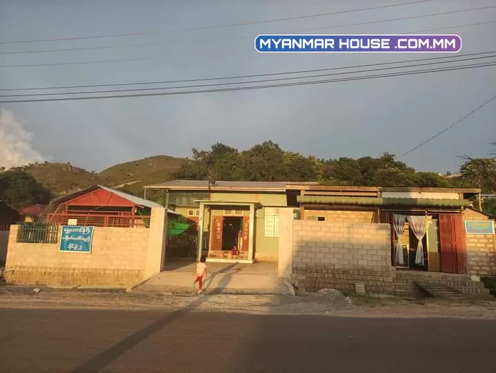 အိမ်ခြံမြေ အရောင်း တောင်ကြီးမြို့၊ဘုရားဖြူရပ်ကွက်၊နယ်မြေ ၁၁၊တောင်ကြီး-ဇလဲလမ်းမကြီးဘေး ၁ထပ်တိုက်ရှေ့ဆိုင်ခန်းပါ ရေ၊မီး အစုံ အသင့်နေရုံလေး /ဈေး-သိန်း၁၅၅၀(ပိုင်ရှင်တိုက်ရိုက်ညှိနှိုင်းလို့ရ)