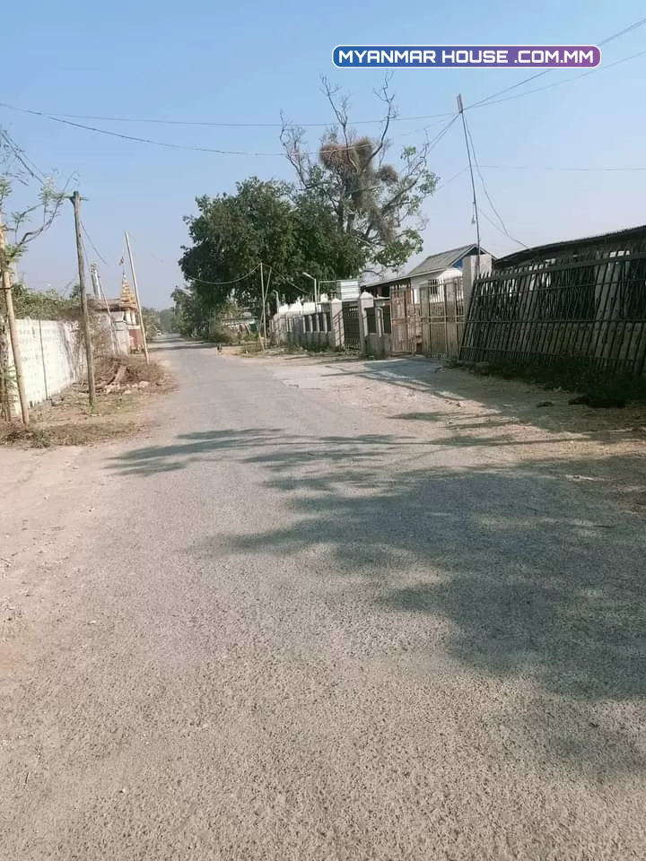 ညောင်ရွှေမြို့က တစ်ထပ်အိမ်အပါ 🏡  အရှေ့မျက်နှာစာလှည့် ပေ တောင်မြောက် ၄၅ ရှေ့နောက် ၇၂ ပေ . ဂရံနာမည်ပေါက်/ပိုင်ရှင်တိုက်ရိုက်ပါ ဈေး 1300 