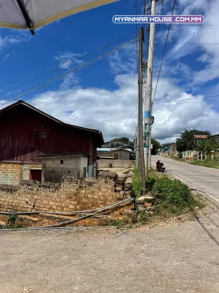 ⛰ဟိုပုံးၿမိဳ့ ၿမိဳ့ဦးရပ္ကြက္  🛣ျပည္ေထာင္စုလမ္းမေဘး  🌇ၿမိဳ့ေျမ ၁၀၅ ပါ￼  🏛အိမ္အပါ ေနရန္အသင့္ ေရမီးအစုံပါ😍  💸သိန္း ၆၅၀  အလျော့အတင္းရွိ 😲  📞09428226520