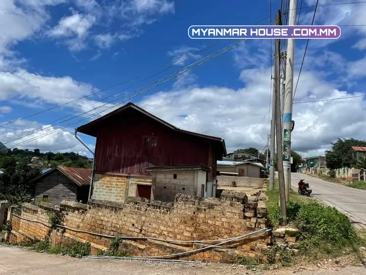 ⛰ဟိုပုံးၿမိဳ့ ၿမိဳ့ဦးရပ္ကြက္  🛣ျပည္ေထာင္စုလမ္းမေဘး  🌇ၿမိဳ့ေျမ ၁၀၅ ပါ￼  🏛အိမ္အပါ ေနရန္အသင့္ ေရမီးအစုံပါ😍  💸သိန္း ၆၅၀  အလျော့အတင္းရွိ 😲  📞09428226520