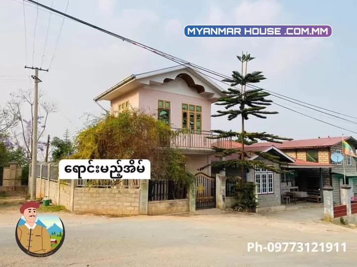ကလောမြို့..ရပ်ကွက်၈မှာဈေးနူန်းအရမ်းတန်တဲ့အိမ်လေးရောင်းပေးပါရစေ🙏🏽  ရောင်းတဲ့အိမ်လေးက..နှီးဘုရားနဲ့ဆိုမျက်စောင်းထိုးလေးတင်ဘဲမို့…နေရာကောင်းလို့ပြောလို့ရပါတယ်  ✅ဈေး-၉၅၀(ညှိနိူင်း)  ✅ပေအကျယ်-၃၀~၅၀