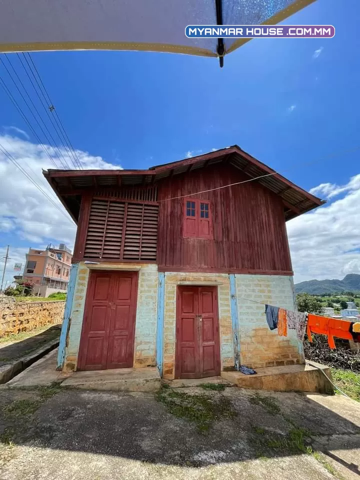 ⛰ဟိုပုံးၿမိဳ့ ၿမိဳ့ဦးရပ္ကြက္  🛣ျပည္ေထာင္စုလမ္းမေဘး  🌇ၿမိဳ့ေျမ ၁၀၅ ပါ￼  🏛အိမ္အပါ ေနရန္အသင့္ ေရမီးအစုံပါ😍  💸သိန္း ၆၅၀  အလျော့အတင္းရွိ 😲  📞09428226520