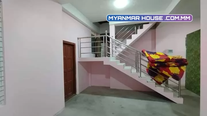အောင်ပန်း - ပင်းတယ လမ်းမကြီး ပေါ်/တည်နေရာ - အောင်ပန်းမြို့၊ကလောမြို့နယ်(ခရိုင်) လိပ်စာ - အောင်ပန်း - ပင်းတယ လမ်းမကြီး ဘေး။ ဈေးနှုန်း - 3300 သိန်
