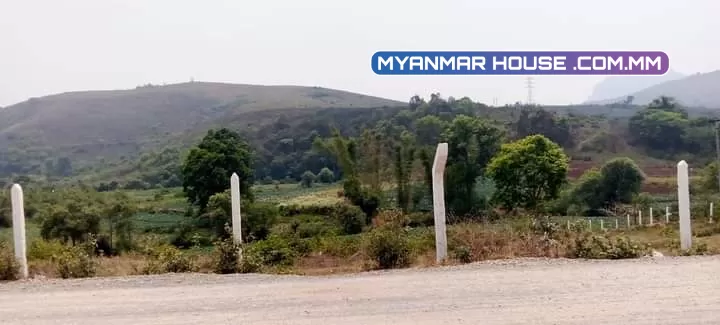 ကလောမြို့ နန်းအွန်တောင် အနီး နန်းအွန်ရွာလည်လမ်းမကြီးဘေး ရွာမြေစစ်စစ်ပါ မျက်နှာစာပေ၅၀ အနောက်ပိတ်၃၀ အလျားပေ၁၀၈ ခြံစီရိုးကာပြီးသား သံပန်းသံတံခါးတပ်ပြီးသားပါ ရေမီးလွယ်ပါတယ် ခေါ်ဈေးလေးက သိန်း၄၀၀ပါ