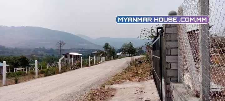 ကလောမြို့ နန်းအွန်တောင် အနီး နန်းအွန်ရွာလည်လမ်းမကြီးဘေး ရွာမြေစစ်စစ်ပါ မျက်နှာစာပေ၅၀ အနောက်ပိတ်၃၀ အလျားပေ၁၀၈ ခြံစီရိုးကာပြီးသား သံပန်းသံတံခါးတပ်ပြီးသားပါ ရေမီးလွယ်ပါတယ် ခေါ်ဈေးလေးက သိန်း၄၀၀ပါ
