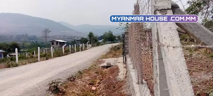 ကလောမြို့ နန်းအွန်တောင် အနီး နန်းအွန်ရွာလည်လမ်းမကြီးဘေး ရွာမြေစစ်စစ်ပါ မျက်နှာစာပေ၅၀ အနောက်ပိတ်၃၀ အလျားပေ၁၀၈ ခြံစီရိုးကာပြီးသား သံပန်းသံတံခါးတပ်ပြီးသားပါ ရေမီးလွယ်ပါတယ် ခေါ်ဈေးလေးက သိန်း၄၀၀ပါ
