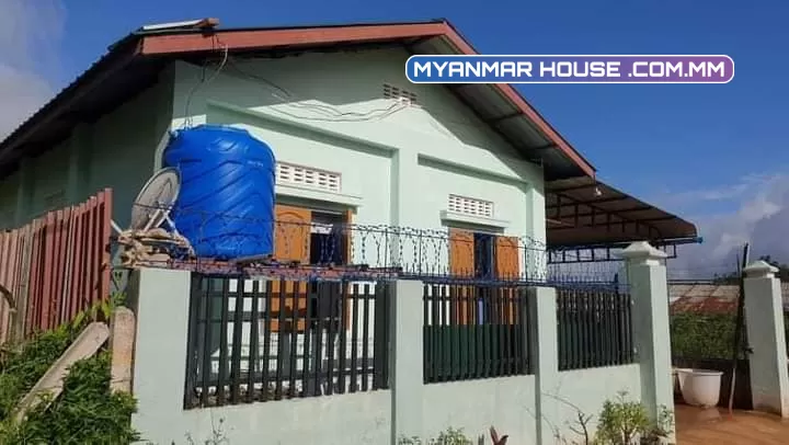 ရပ်ကွက် ၁၀ နေခြည်ဈေးအကျော် ရာဘာခြံ ရှေ့လမ်းထဲ အိမ်အပါအရောင်းတင်ပါမည်  - ပေ 35*31 - ပုံစံ၁၀၅ ပါပြီး - သိန်း ၅၆၀ အလျော့တင်းဖြင့်အရောင်းတင်ပါမည်