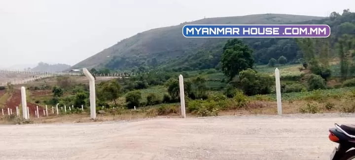 ကလောမြို့ နန်းအွန်တောင် အနီး နန်းအွန်ရွာလည်လမ်းမကြီးဘေး ရွာမြေစစ်စစ်ပါ မျက်နှာစာပေ၅၀ အနောက်ပိတ်၃၀ အလျားပေ၁၀၈ ခြံစီရိုးကာပြီးသား သံပန်းသံတံခါးတပ်ပြီးသားပါ ရေမီးလွယ်ပါတယ် ခေါ်ဈေးလေးက သိန်း၄၀၀ပါ
