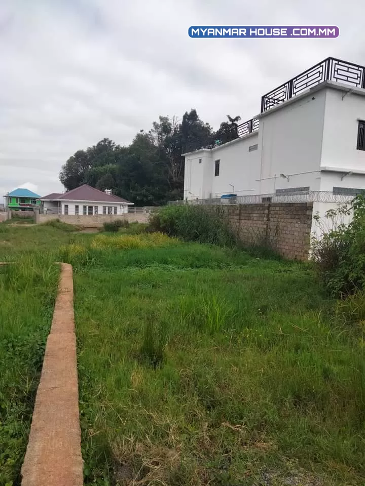 တည်နေရာကတော့ ဘုရားဖြူ၊နမ၅၊ပန်းသစ္စာလမ်း /ပေအကျယ်က (30×40/70×70 ) ရှိပါတယ် ခေါ်ဈေးကတော့(သိန်း450)ပါ 