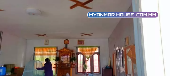 🙏ေတာင္ႀကီးၿမိဳ့၊ဖရဲနယ္ေျမ(၁၁), 212ေဈးနဲ႔မေဝး၊  ငွေတောင်view point ,TGI star barတို့အနီး၊ဖရဲလမ္းမႀကီး ကနေအထည္းအရမ္းမဝင္ရ ေနရာမှ မိသားစုေန တစ္ထပ္နံကပ္တိုက္အပါေလးေရာင္းရန္ရွိပါတယ္ခင္ဗျ။🙏