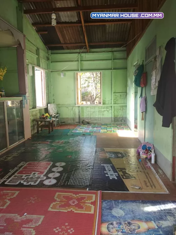 ဒီအိမ်ဝိုင်းလေးကိုအရင်က၂၅၀အော်ထားတာခု၂၂၀နဲ့ထားပေးမယ်အမြန်ငွေလိုနေလို့ပါရှင့်၀၉၈၈၉၅၉၅၀၄၂ပါဆိုင်ကယ်ဝင်ရကားမရပါနော်ရွှေတောင်နယ်မြေ၃ပါရှင့်