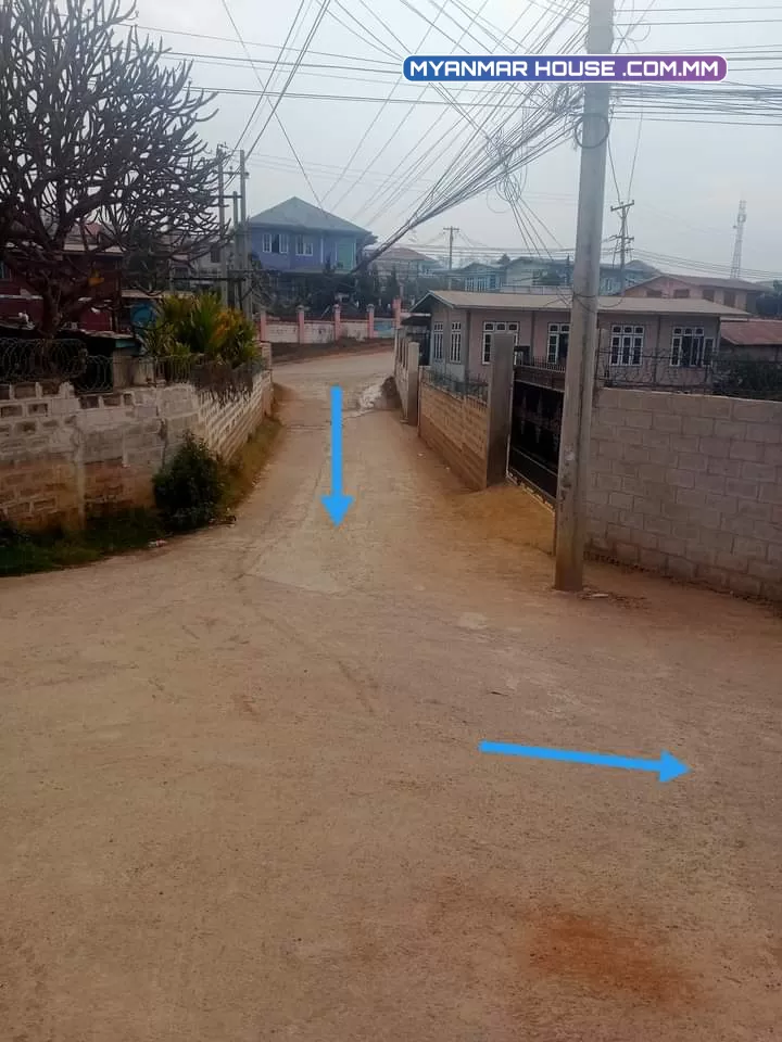 ကျောင်းကြီးစု နယ်မြေ ၁၁ ရေတွင်းလမ်း သက်စေ့ရန်အောင်ကျောင်းလမ်းစုံအနီး ဘုန်းမြင့်ကုန်စုံဆိုင်အနောက်ဘက် အိမ်ရှေ့ ပေ ၃၀လမ်း အိမ်ဘေး ၂၅ပေလမ်း ခြံအကျယ်.....ပေ ၅၀ ၇၀ ၄၀ ၄၀ ဈေး....၁၄၀၀ လျှော့တင်းရှိ