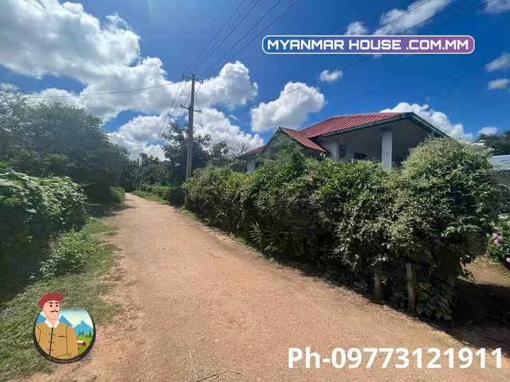 မြေဈေးသာသာ ရှိတဲ့ အိမ်အပါ ခြံကွက်လေးပါ   ကလောမြို့ရဲ့ပထမတန်းစားမြေ တွေဖြစ်ပြီးလမ်းလဲသာ ဈေးနီး၊ကျောင်းနီး အရှေ့ဗိုလ်ကုန်းခေါ် ရပ်ကွက်ကြီး(၃)မှာ/ဈေးနှုန်း - ( 870သိန်း)