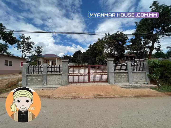 ကလောမြို့ရပ်ကွက်(၉)ကွက်သစ်သွားလမ်မမေးတင်  မြေကွက်လေးရောင်းမည်😍ချစ်တီးထမင်းဆိုင်အနီး  /အုတ်တံတိုင်းပတ်လည်ခတ်ပီး ရေ၊မီးအဆင်ပြေ/ဈေး သိန်း 2000 