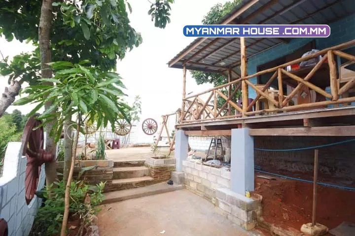 ပိုင်ရှင် ကျွန်မ ကိုယ်တိုင်ရောင်းမည်။ ရပ်ကွက်(၉)၊နှီးဘုရားလမ်းသွယ်(၃)၊ ကလောမြို့  Cafe Kalaw နား ပေ၄၀*ပေ၅၀/105မြေ//ဈေးနှုန်း-သိန်း၁၂၀၀ကျပ်