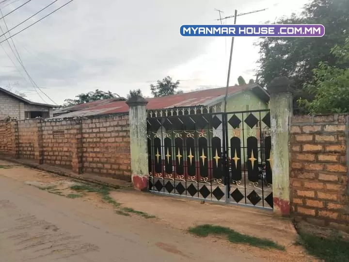 ရပ်ကွက် ၉ နယ်မြေ ၂ လမ်းသာ လူစည် ရေမီးစုံ ၁၀၅ အပါ မဖက်နှာစာ ၈၀'၆၀ သိန်း ၁၃၀၀ အပိတ် အရှုပ်အရှင်းကင်း လမ်းမဘေးလေးမို့ ဦးသူရပါရှင့် ၀၉၇၇၆၀၀၇၈၀၇