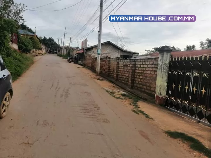 ရပ်ကွက် ၉ နယ်မြေ ၂ လမ်းသာ လူစည် ရေမီးစုံ ၁၀၅ အပါ မဖက်နှာစာ ၈၀'၆၀ သိန်း ၁၃၀၀ အပိတ် အရှုပ်အရှင်းကင်း လမ်းမဘေးလေးမို့ ဦးသူရပါရှင့် ၀၉၇၇၆၀၀၇၈၀၇