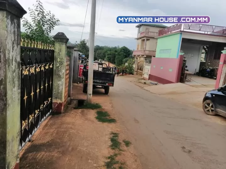 ရပ်ကွက် ၉ နယ်မြေ ၂ လမ်းသာ လူစည် ရေမီးစုံ ၁၀၅ အပါ မဖက်နှာစာ ၈၀'၆၀ သိန်း ၁၃၀၀ အပိတ် အရှုပ်အရှင်းကင်း လမ်းမဘေးလေးမို့ ဦးသူရပါရှင့် ၀၉၇၇၆၀၀၇၈၀၇