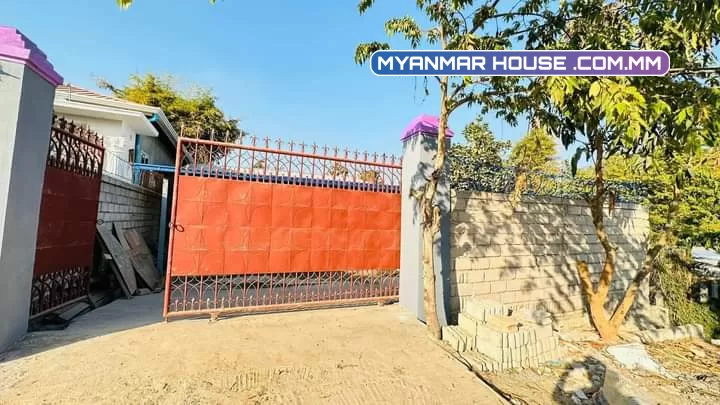 လားရှိုး ရက (၁၂) ရှမ်းကုန်း စစ်တောင်းလမ်း လမ်းထဲက  ပေ 35 /70 တိုက် အိမ်နဲ့ခြံရောင်းမည်။ဈေး = 1100 အလျော့အတင်းရှိ