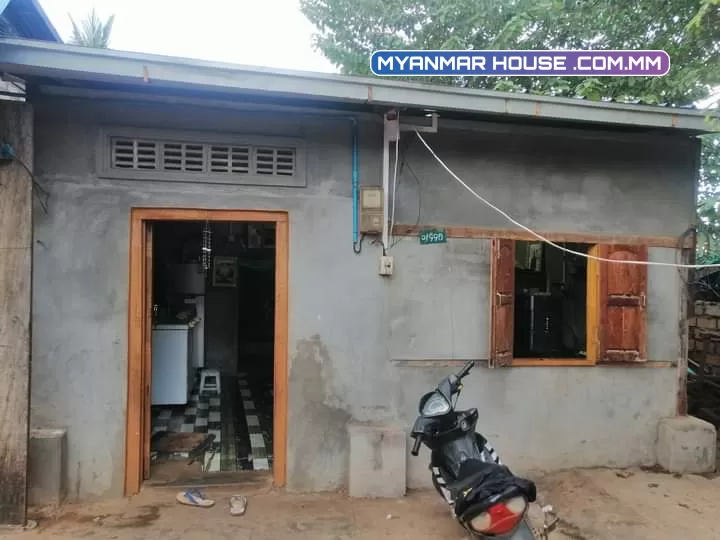 ရပ်ကွက်9 မေတ္တာရောင်ခြည်ဘုန်းကြီးကျောင်းအနီး  အိမ်အပါမြေကွက် ပေ30/70ကျော် အရှုပ်အရှင်းကင်း/💁💁ဈေး ကျပ်သိန်း 680ပါးပါးလျှော့