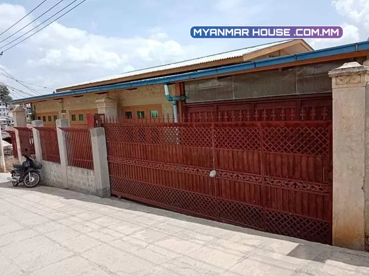 🏤ေတာင္ႀကီးၿမိဳ့တြင္ ေနရာေကာင္းလမ္းသာ ေစ်းနီး ၊ စာသင္ေက်ာင္းနီး ၊ ​ေဆး႐ုံ ေဆးခန္း နီး ၊ ၿမိဳ့ထဲသြားလဲနီး လမ္းေထာင့္  အိမ်တစ်လုံးေရာင္းမည္။👉ေအာင္မဂ္လာလမ္း  နယ္​ေျမ( ၇ ) အနောက် ေညာင္ျဖဴစခန္းရပ္ကြက္  💰💰💰သိန္း...၁၀၀၀ (ညႇုိနိူင္း)