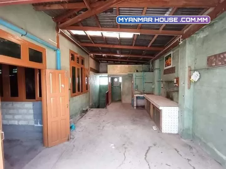 🏤ေတာင္ႀကီးၿမိဳ့တြင္ ေနရာေကာင္းလမ္းသာ ေစ်းနီး ၊ စာသင္ေက်ာင္းနီး ၊ ​ေဆး႐ုံ ေဆးခန္း နီး ၊ ၿမိဳ့ထဲသြားလဲနီး လမ္းေထာင့္  အိမ်တစ်လုံးေရာင္းမည္။👉ေအာင္မဂ္လာလမ္း  နယ္​ေျမ( ၇ ) အနောက် ေညာင္ျဖဴစခန္းရပ္ကြက္  💰💰💰သိန္း...၁၀၀၀ (ညႇုိနိူင္း)